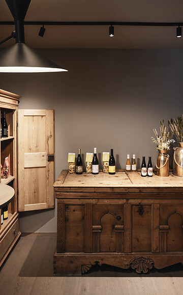Avita Bar & Lounge
